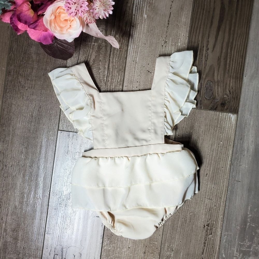 Bailey's Blossoms Oatmeal Cream Off-White Ruffle Bubble Baby Romper Size 9-12m